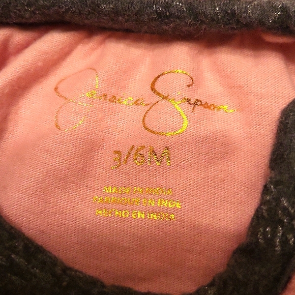 Jessica Simpson "gimme a hedge-hug" onesie/bodysuit - Picture 2 of 3